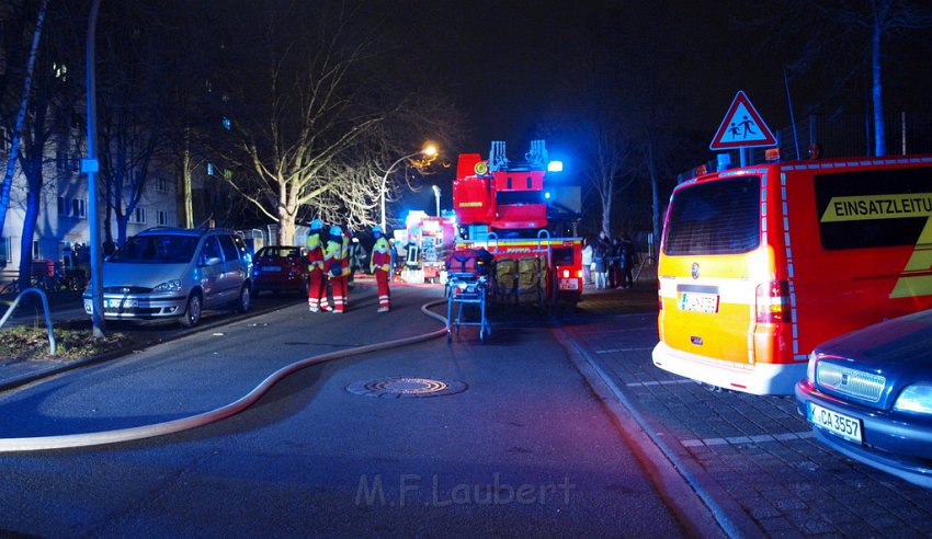 Feuer 3 Kellerbrand Koeln Ostheim Gernsheimerstr P15.JPG